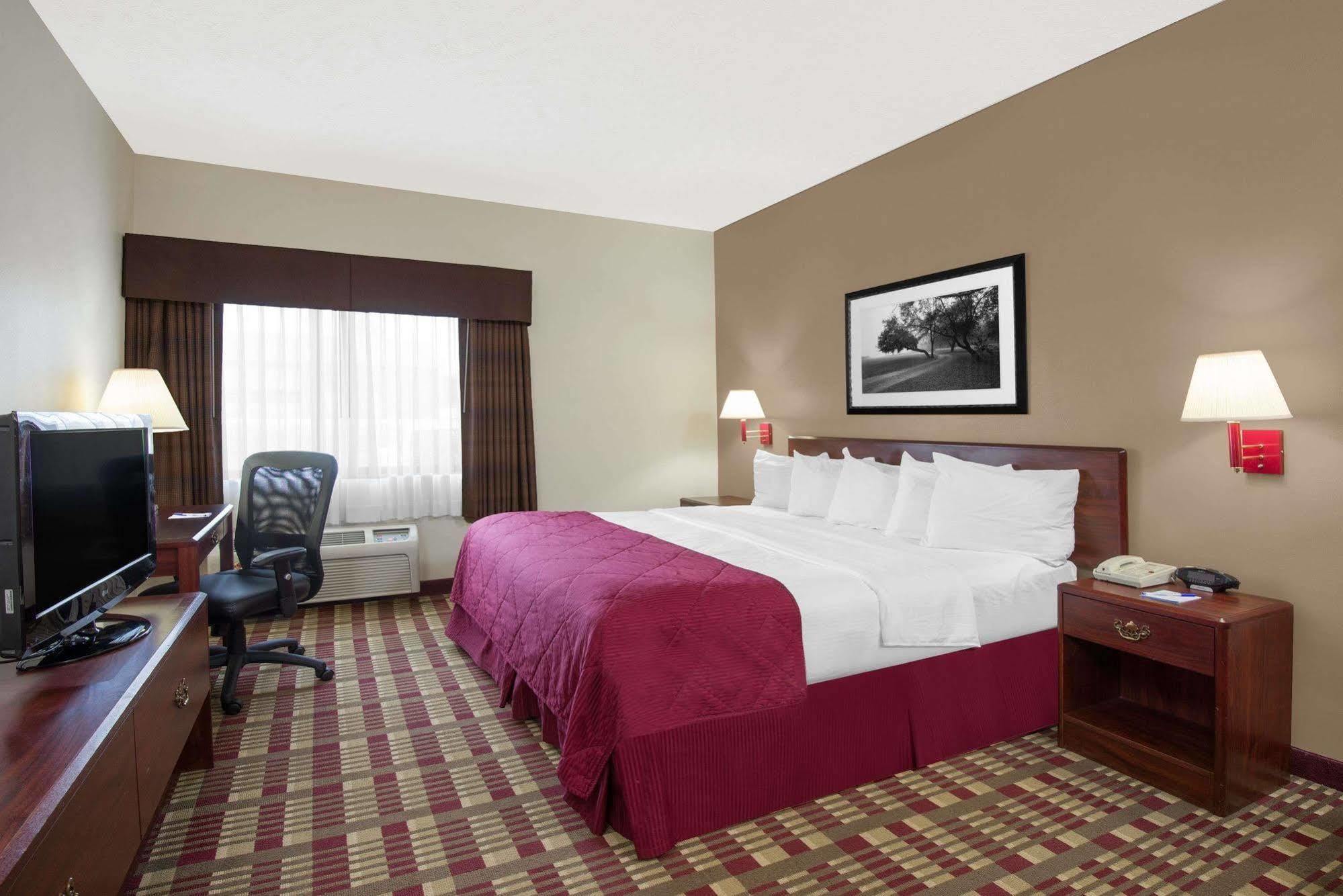 Hotel Baymont By Wyndham Boston Heights/Hudson Esterno foto