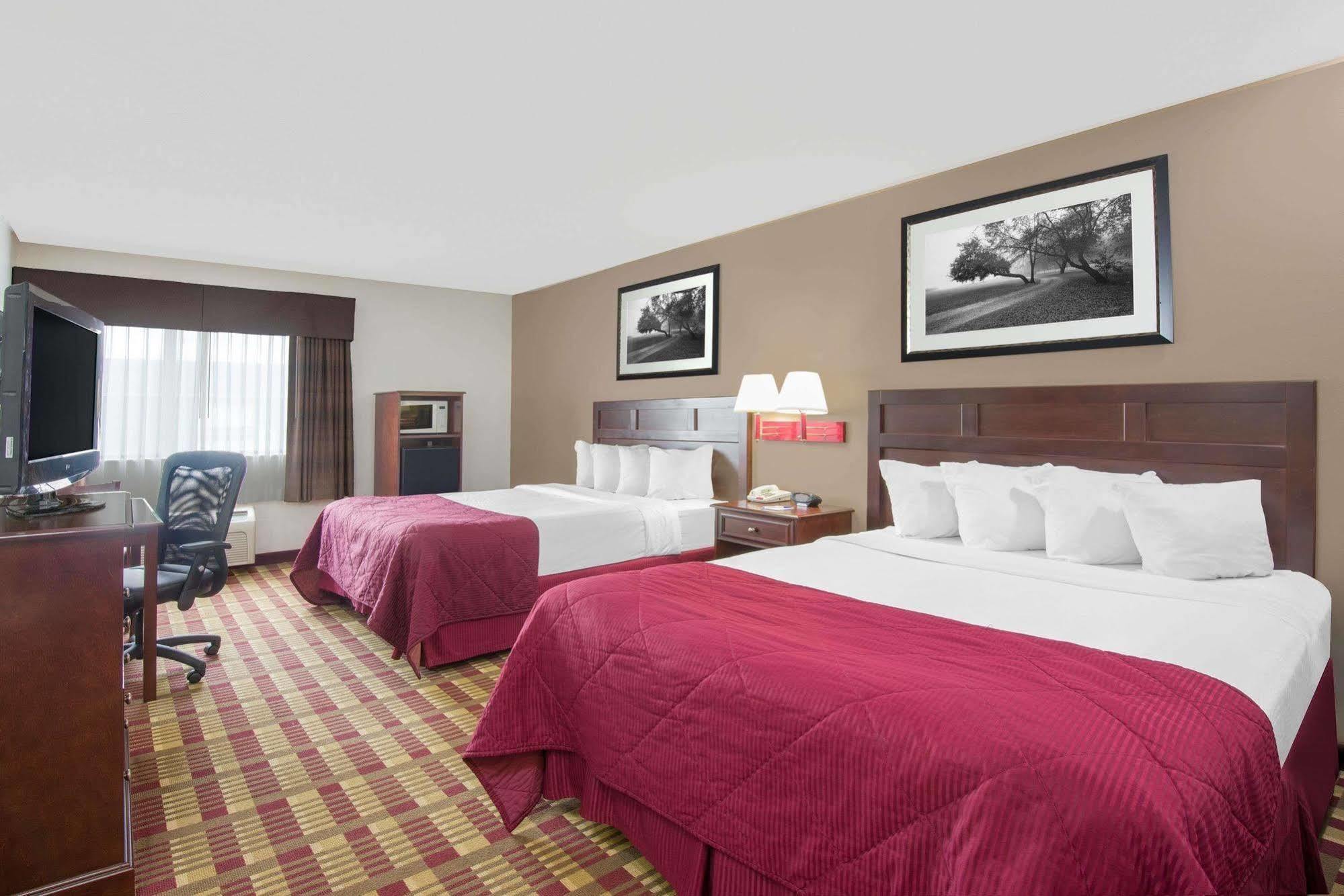 Hotel Baymont By Wyndham Boston Heights/Hudson Esterno foto