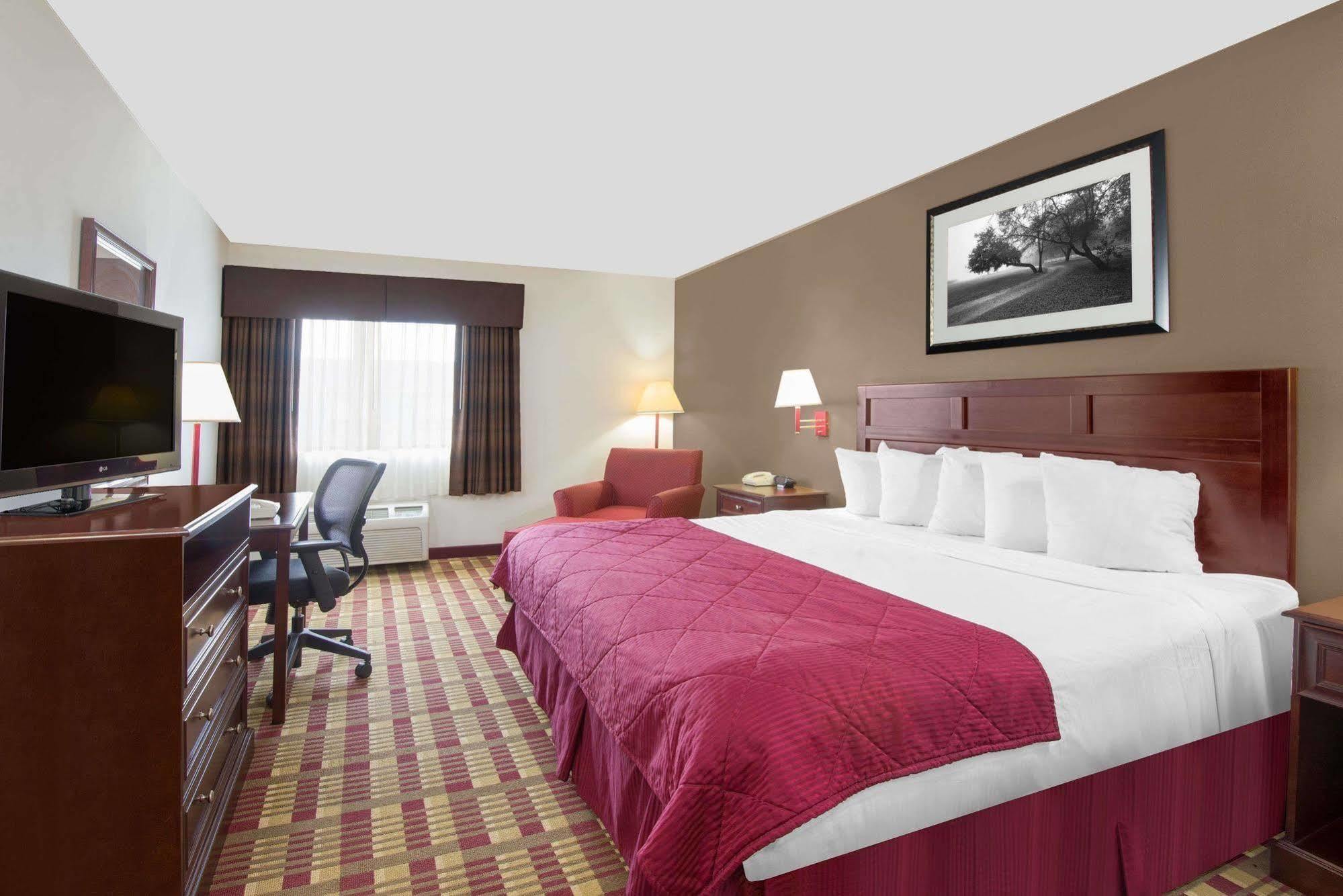 Hotel Baymont By Wyndham Boston Heights/Hudson Esterno foto