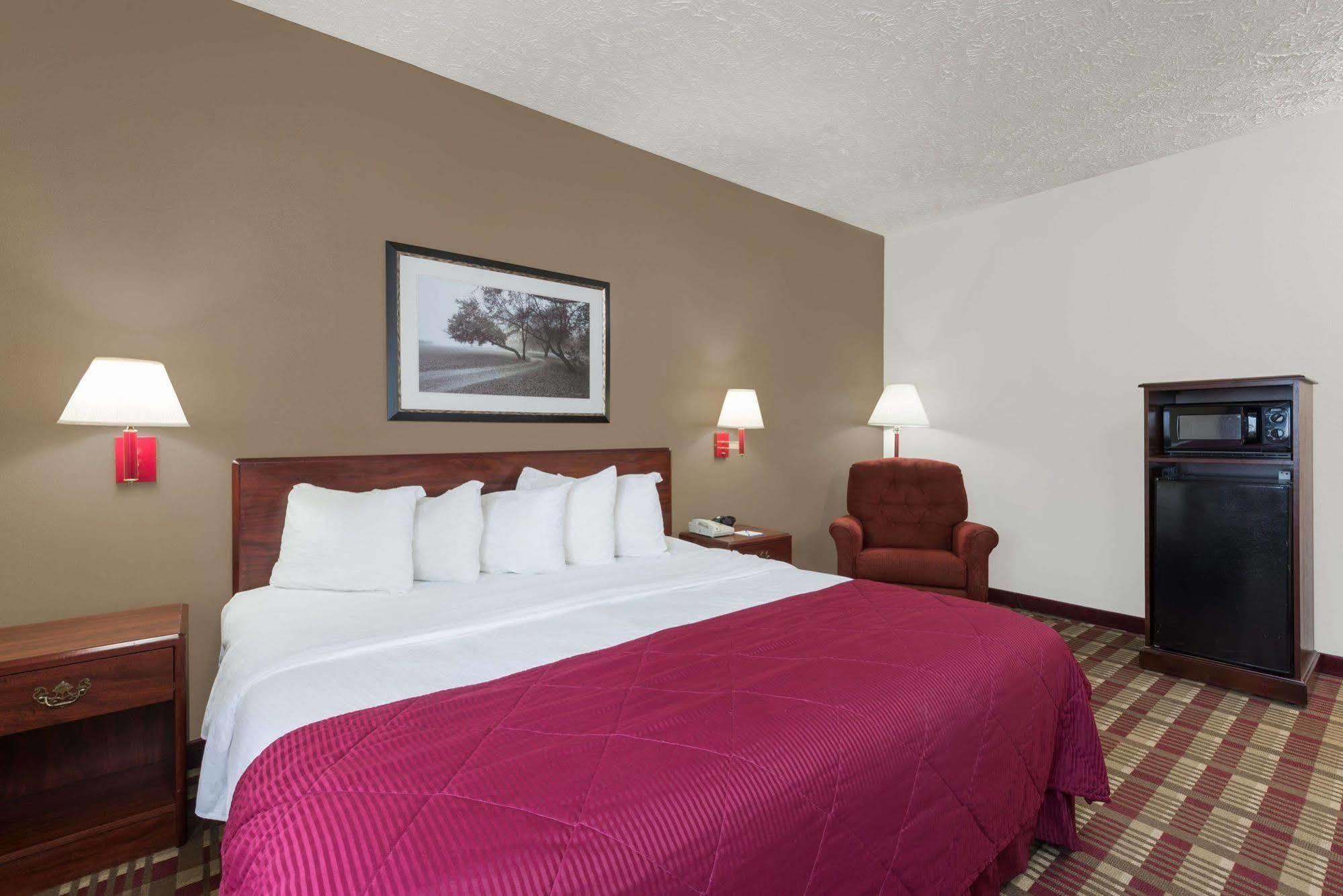 Hotel Baymont By Wyndham Boston Heights/Hudson Esterno foto